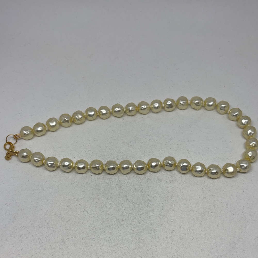 Christian Dior Cream Baroque Pearl Necklace - Picture 10 of 15